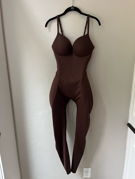 SKIMS Pants - SKIMS BODY BUTT AND HIP ENHANCING CATSUIT IN COCOA M